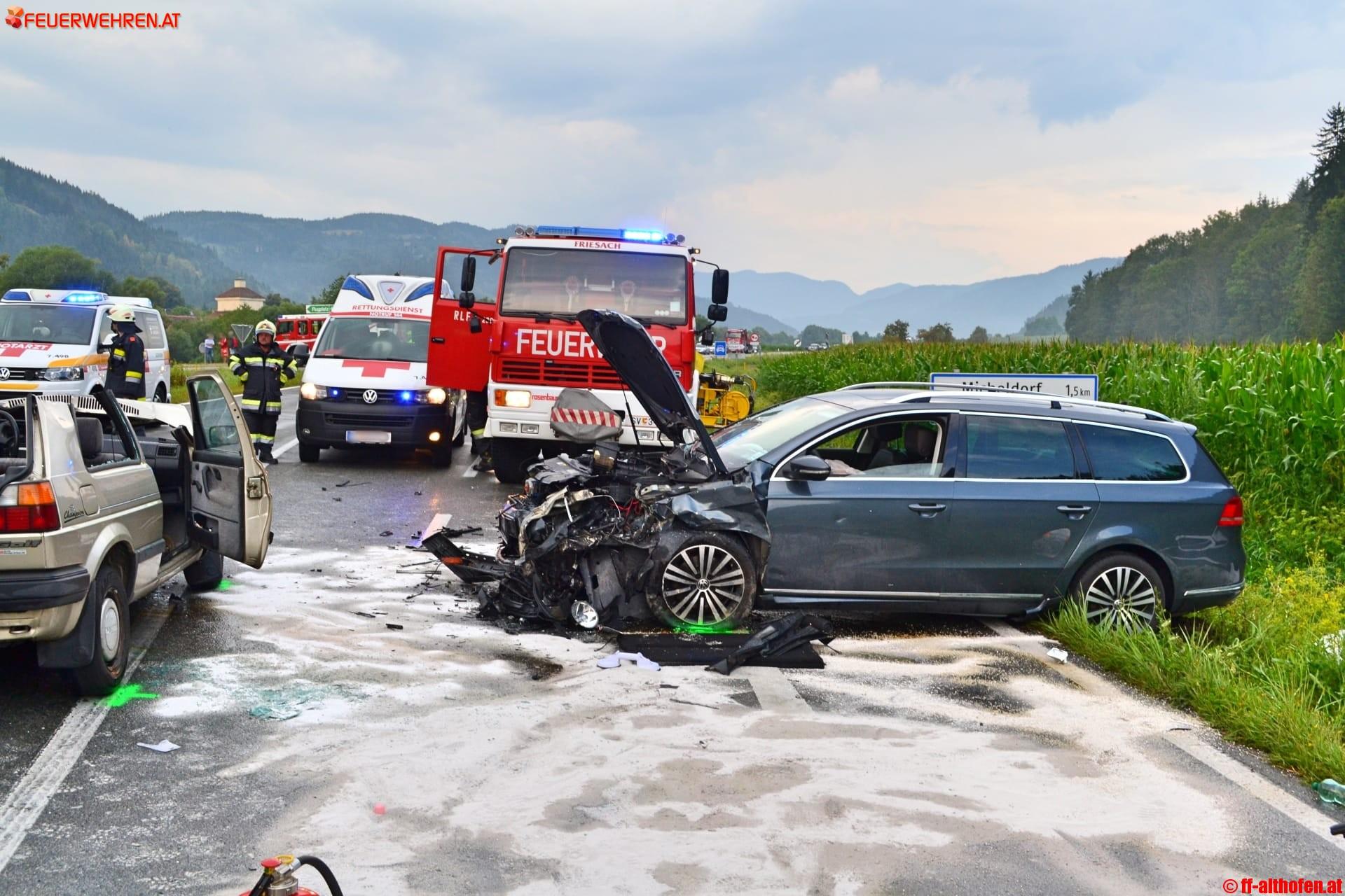 FF Althofen: Frontalzusammenstoß B317 1 ff-althofen.at