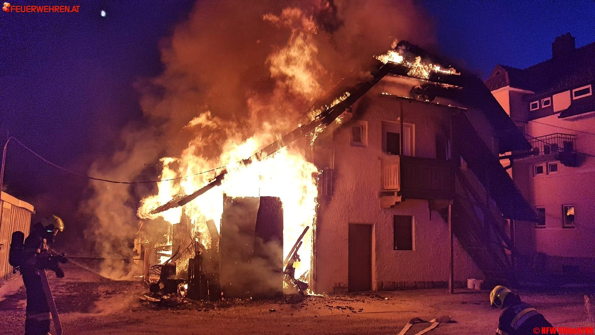 HFW Villach: Gebäudebrand fordert 6 Feuerwehren