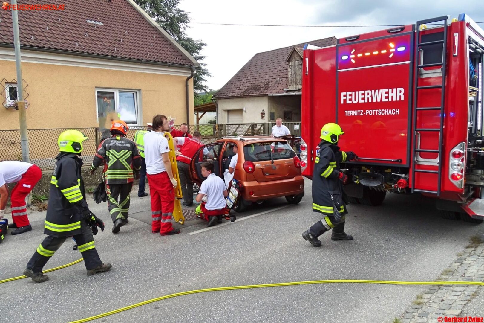 Menschenrettung nach Verkehrsunfall