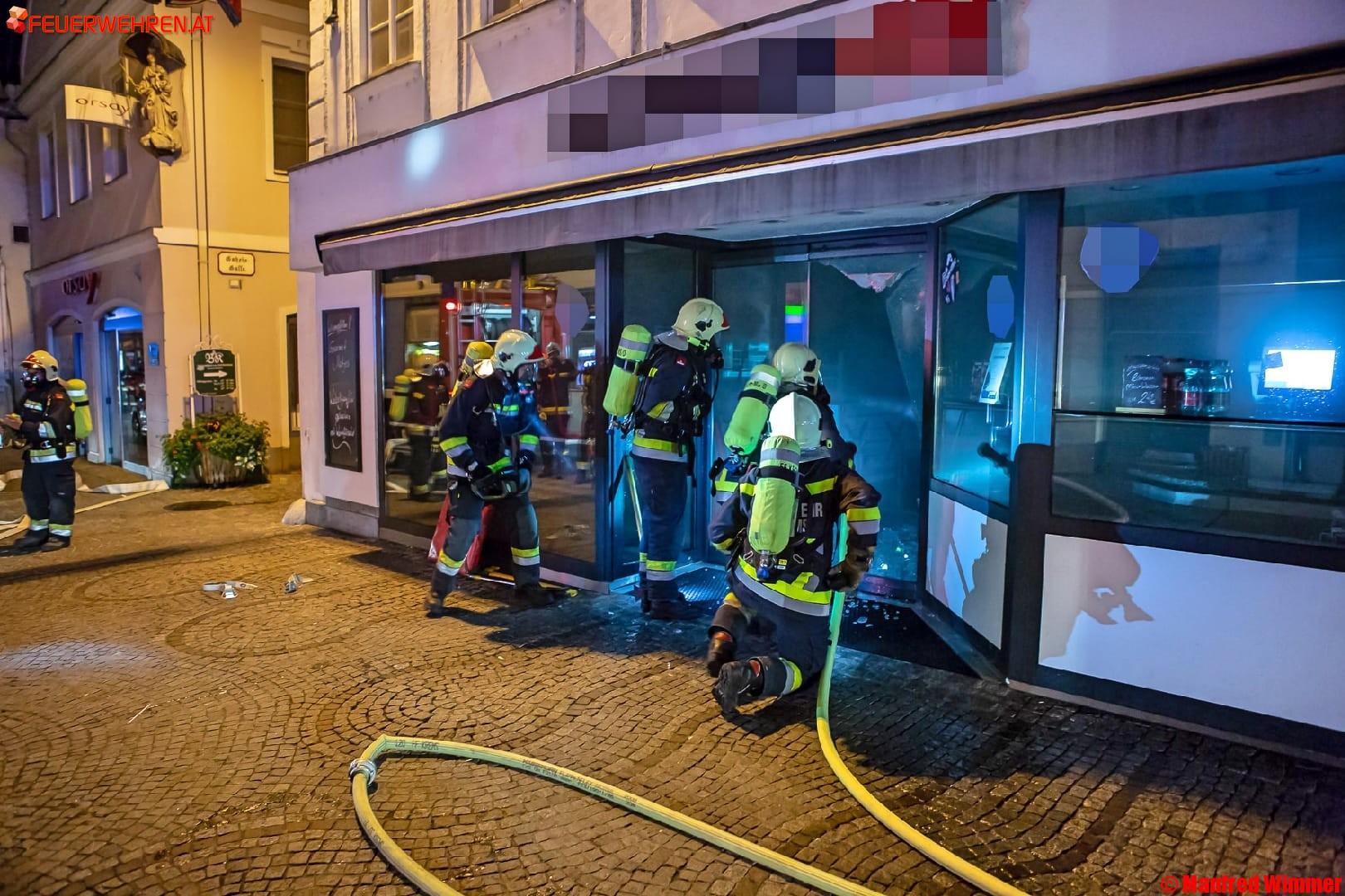 FF Krems: Geschäftsbrand in Kremser Altstadt
