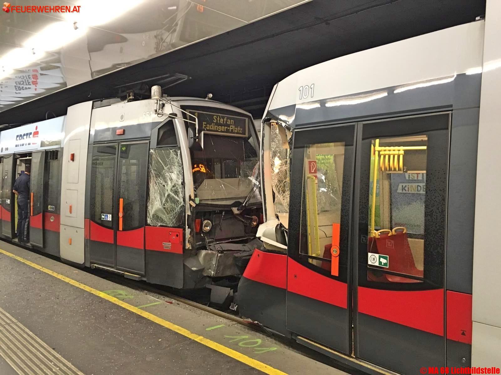 BF Wien: Verkehrsunfall mit Schienenfahrzeug