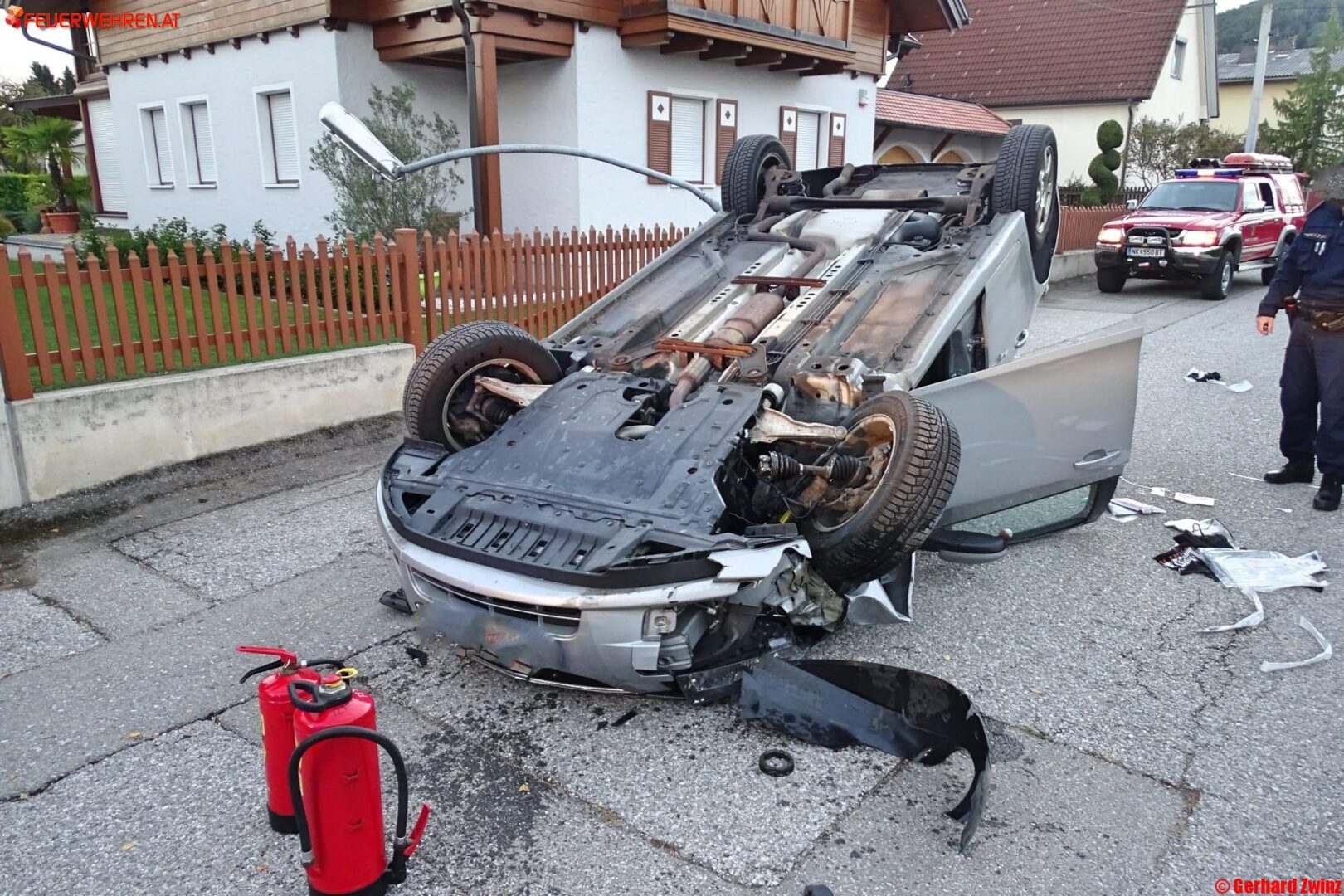 Polizei und Samariter befreiten Ternitzer aus Fahrzeug