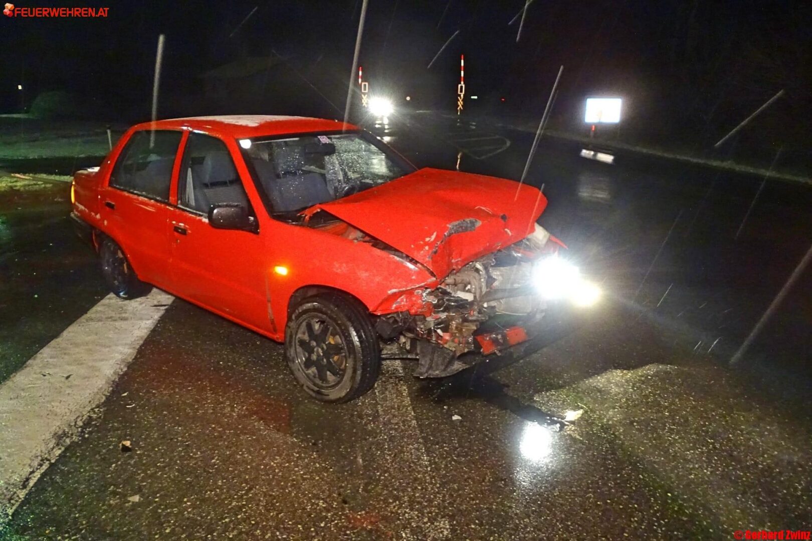 Bezirk Neunkirchen: Verkehrsunfall mit zwei PKW
