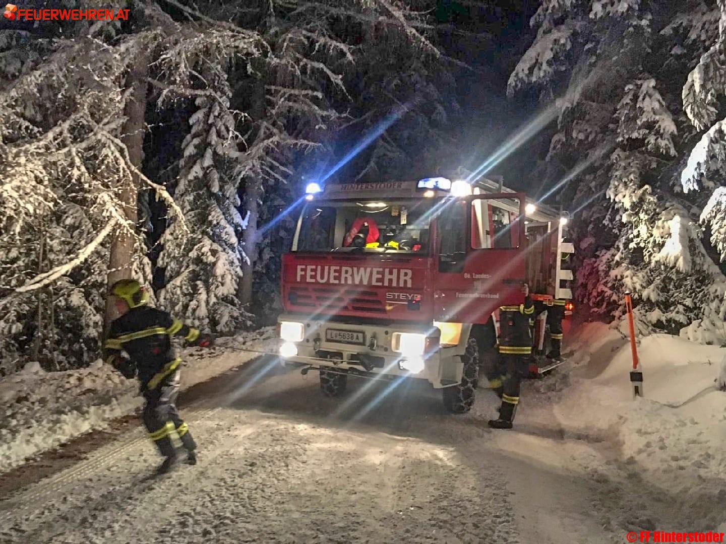 FF Hinterstoder: Nächtliche Fahrzeugbergung…
