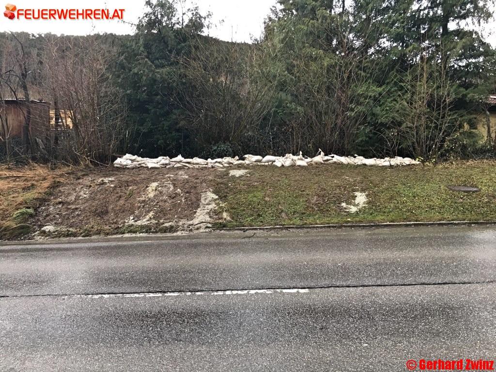 Bezirk Neunkirchen/Willendorf: Hochwasser zu Heiligabend