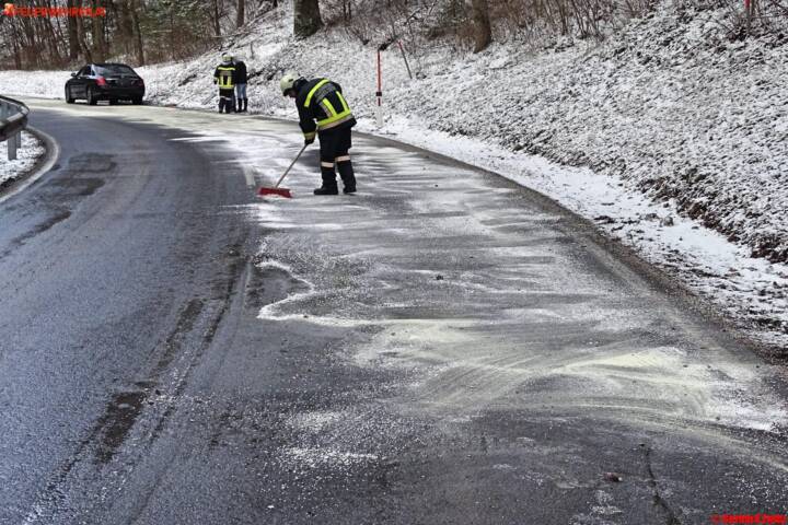Bezirk Neunkirchen: Schadstoffeinsatz auf der B26