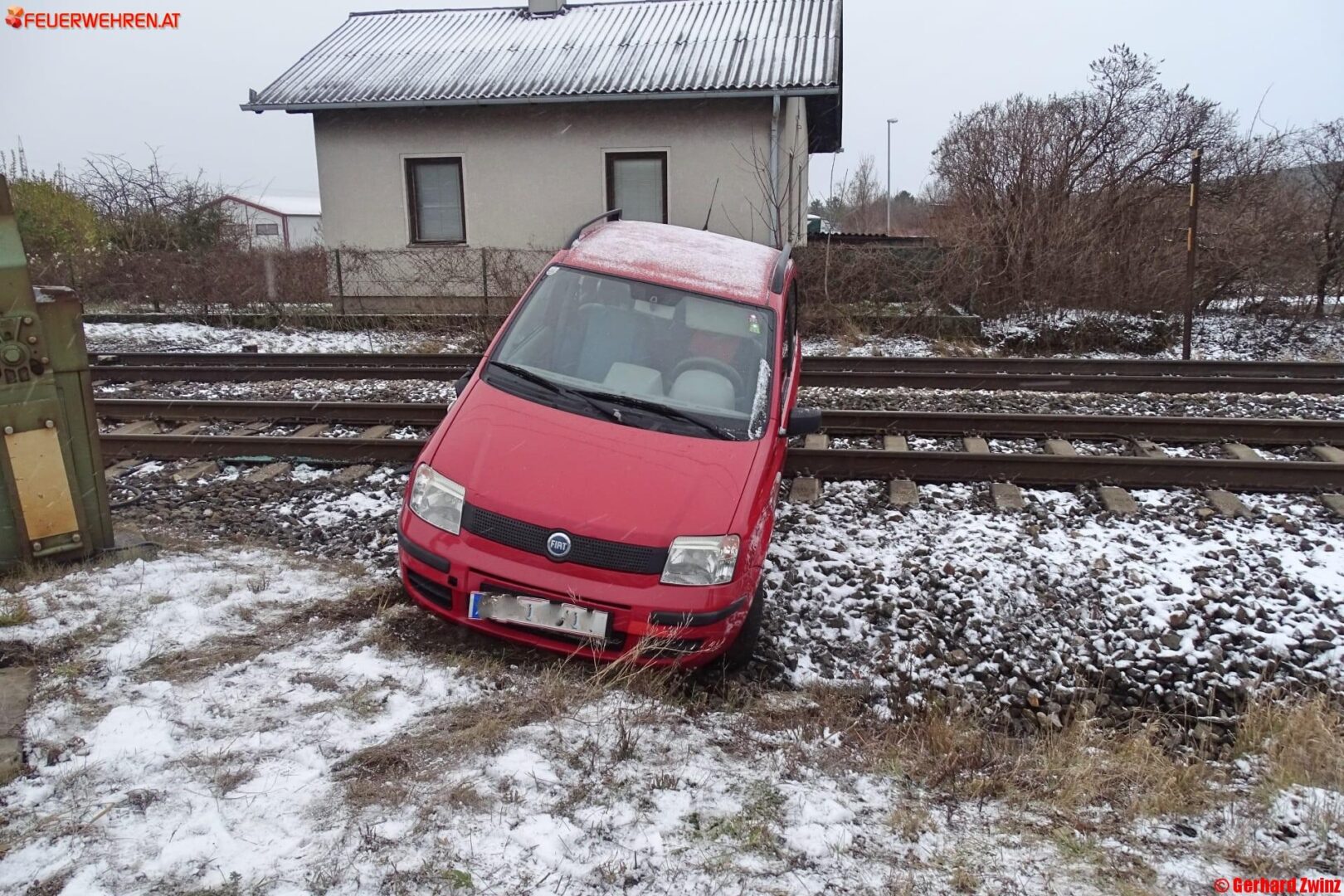Bezirk Neunkirchen/Ternitz: PKW auf Südbahn