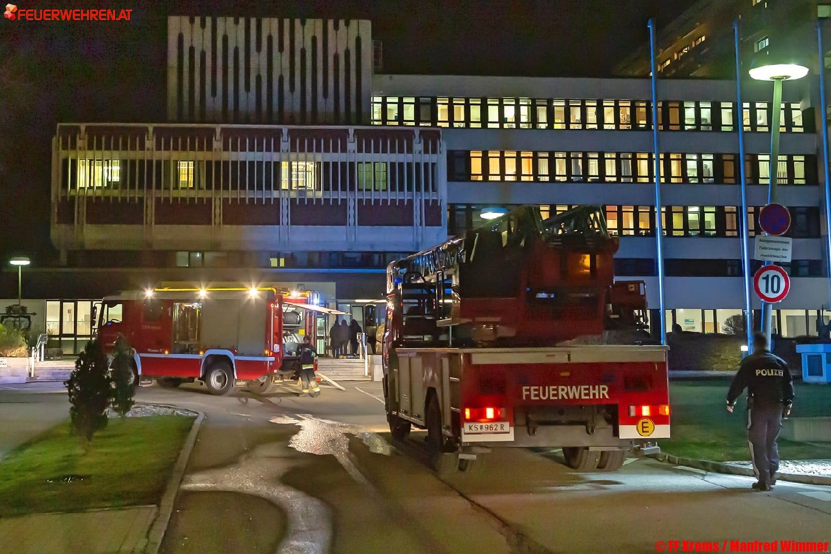 FF Krems: Brandeinsatz im Universitätsklinikum Krems