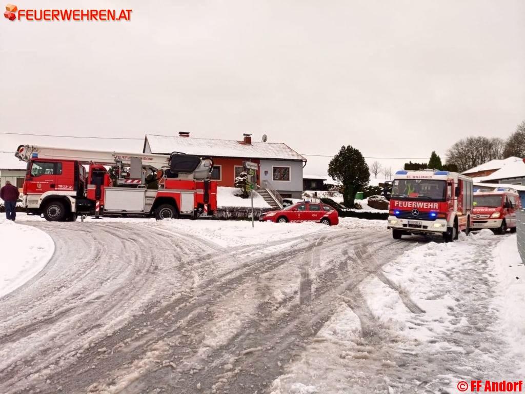 FF Andorf: Hilflose Person bei schwieriger Türöffnung gerettet