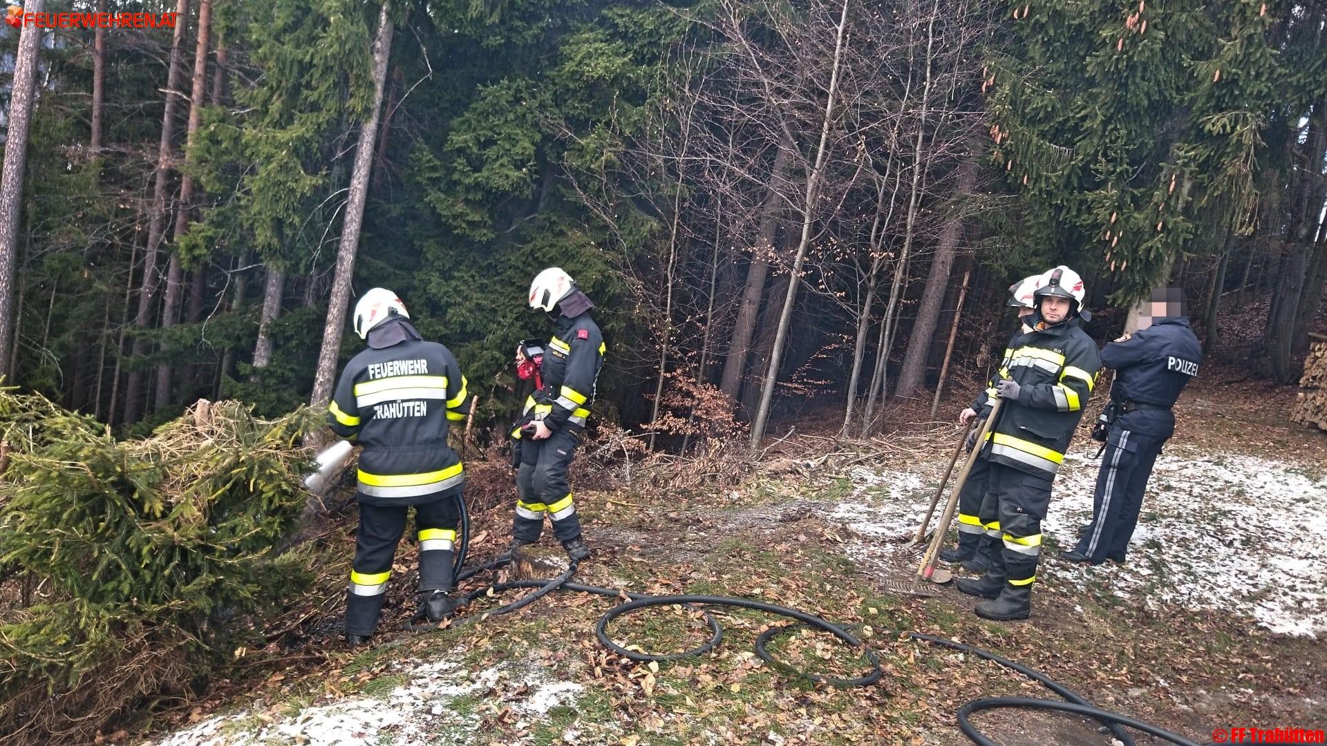 BFVDL: Wohnhausbrand entpuppte sich als Wald- bzw. Wiesenbrand