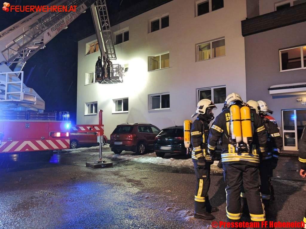 FF Hoheneich: Wohnung in Flammen