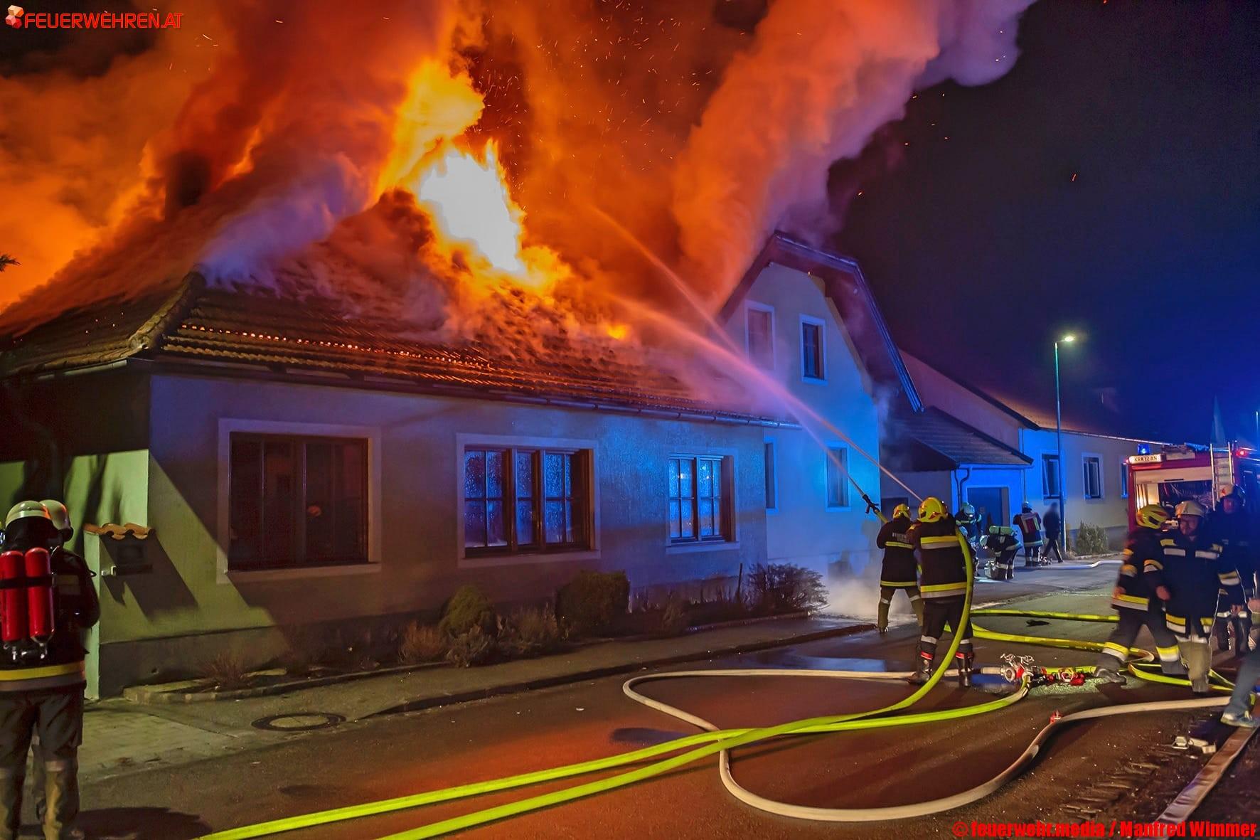 BFK Krems: Wohnhaus in Theiss bei Brand schwer beschädigt