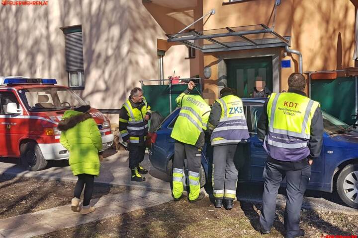HFW Villach: Kleinkind in PKW eingeschlossen