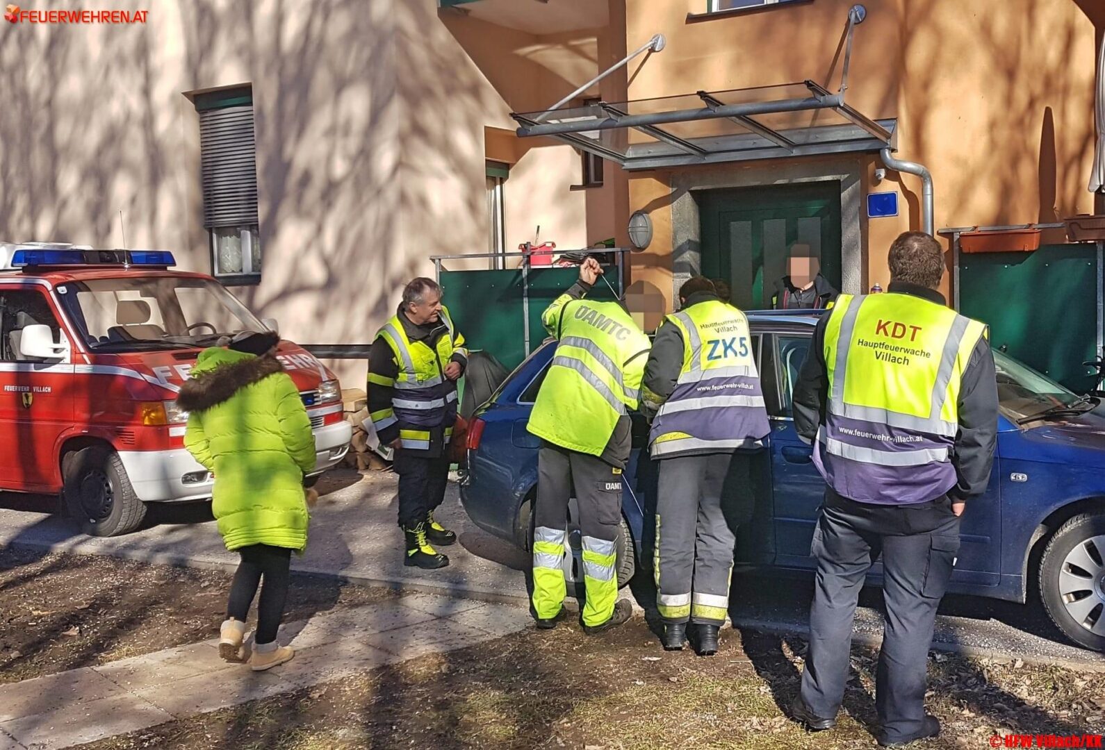 HFW Villach: Kleinkind in PKW eingeschlossen