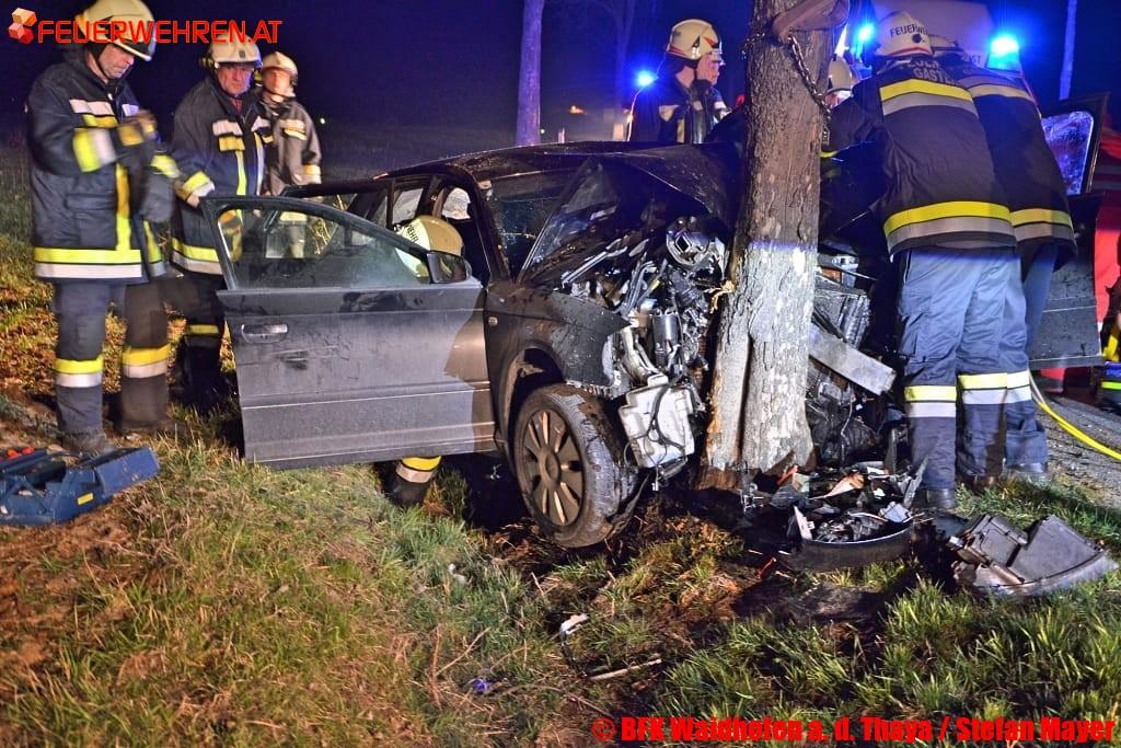 BFK Waidhofen/Thaya: Verkehrsunfall in Kautzen