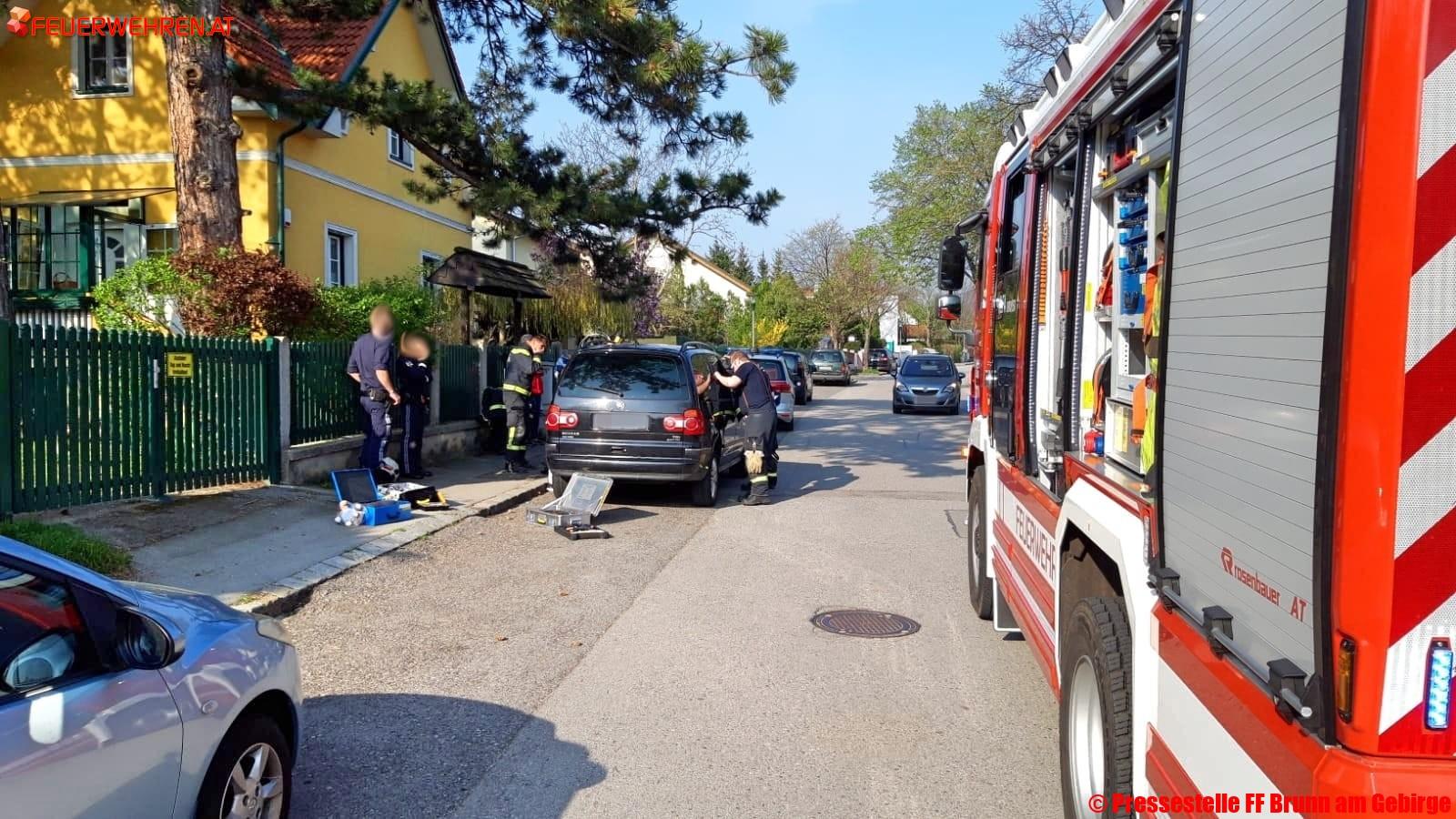FF Brunn am Gebirge: Kleinkind in PKW eingeschlossen