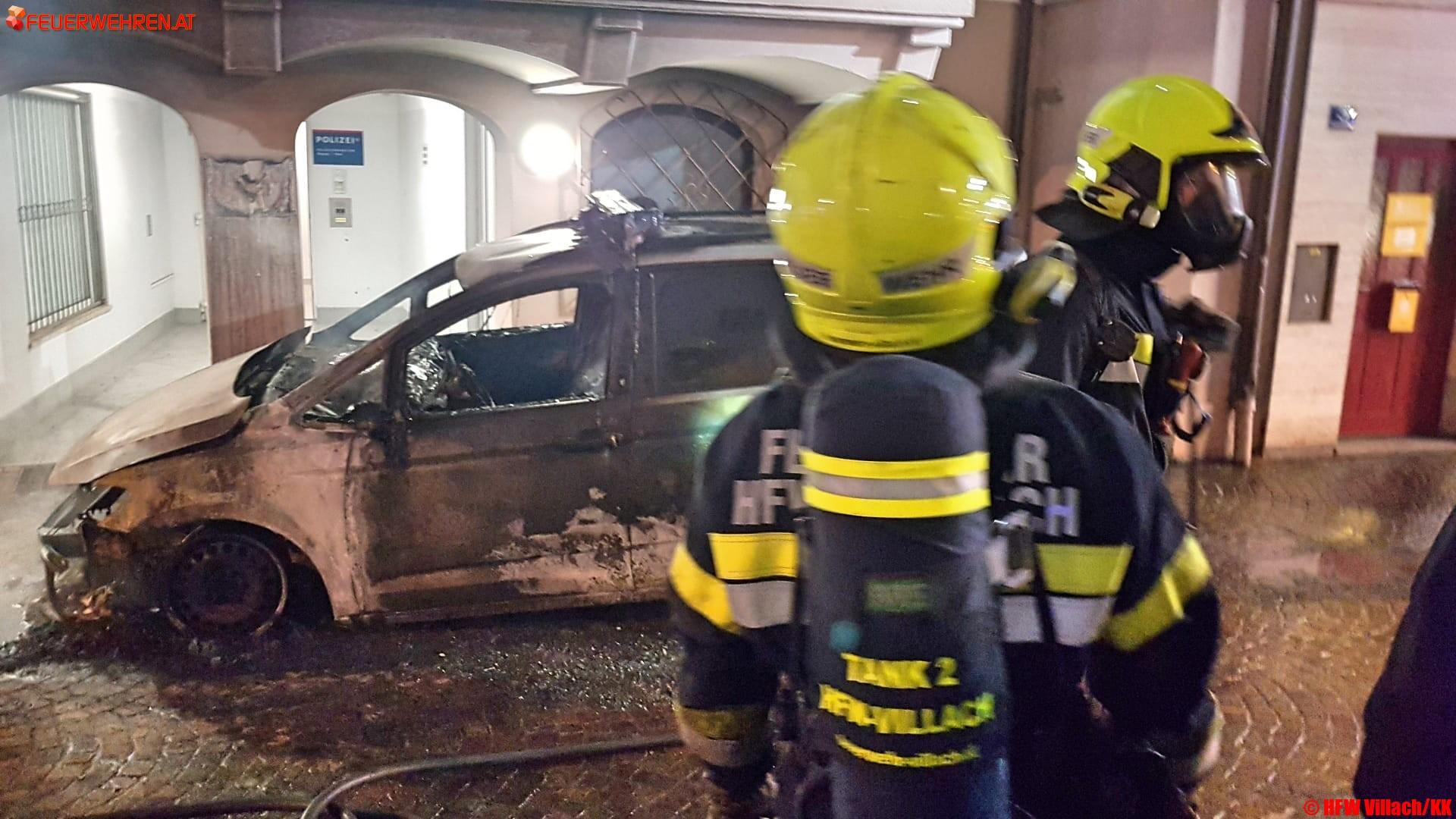 HFW Villach: Streifenwagen in Vollbrand