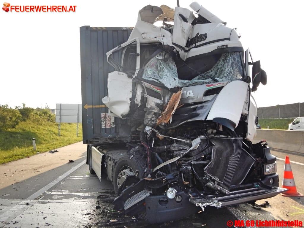 BF Wien: Verkehrsunfall auf der S2