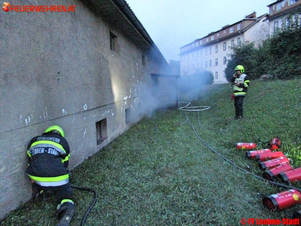 FF Leoben-Stadt: Garagen-Keller-Brand