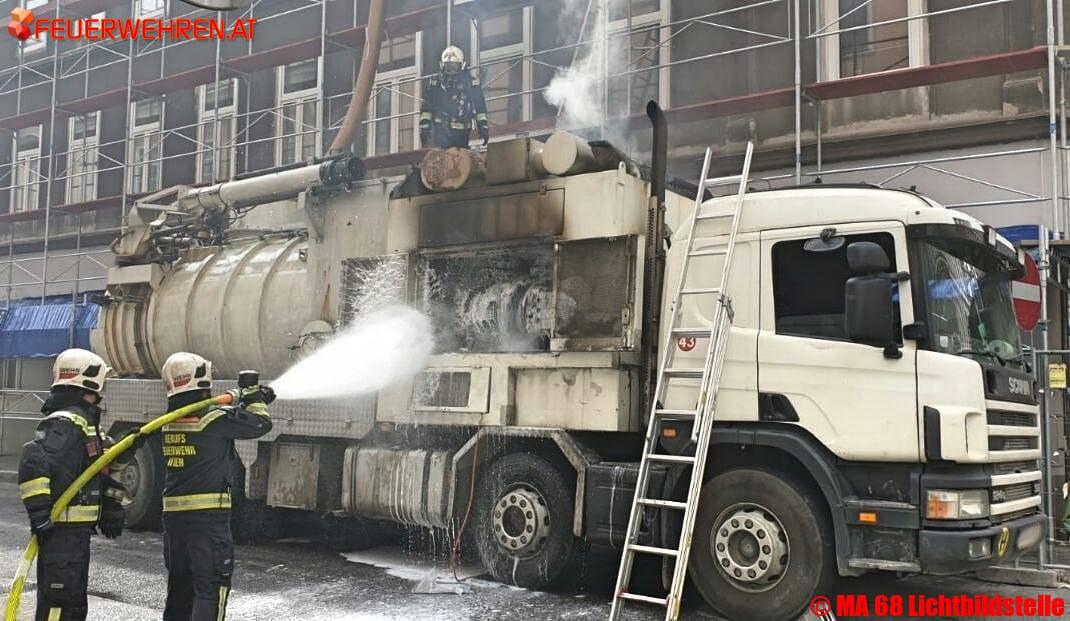 BF Wien: Brennender LKW in Wien – Landstraße