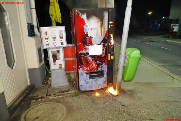 Getränkeautomat in Brand