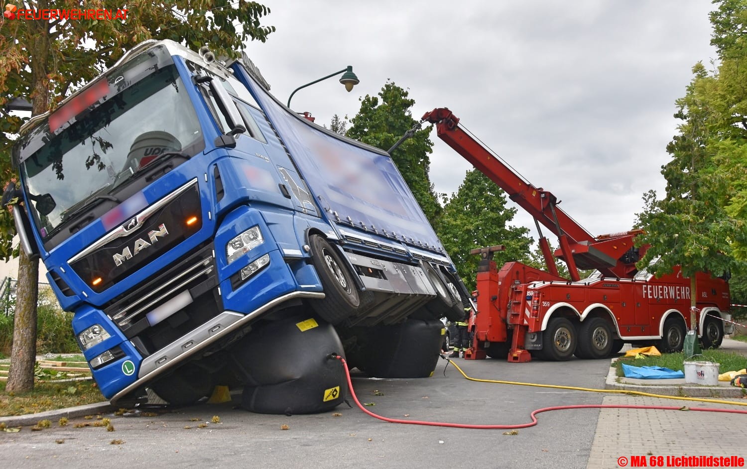 BF Wien: Umgestürzter Lkw in Wien – Floridsdorf
