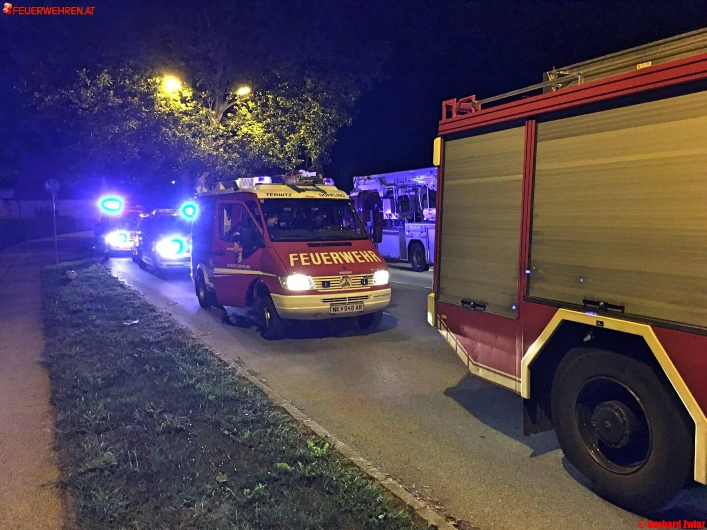 Bezirk Neunkirchen/Ternitz: Brand im Stiegenhaus