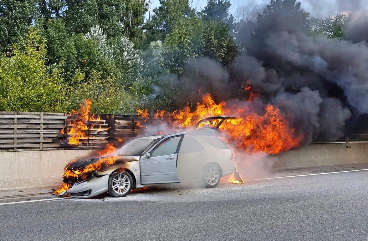FF Klosterneuburg: Fahrzeugbrand B14