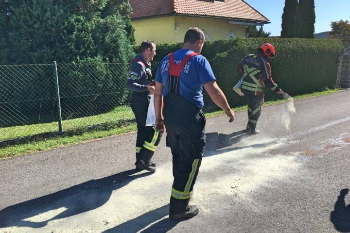 Bezirk Neunkirchen/Ternitz: Ölspur in Pottschach