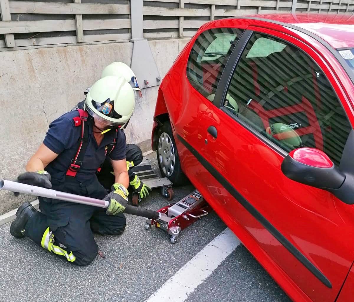 FF Klosterneuburg: Fahrzeugbergung nach Verkehrsunfall
