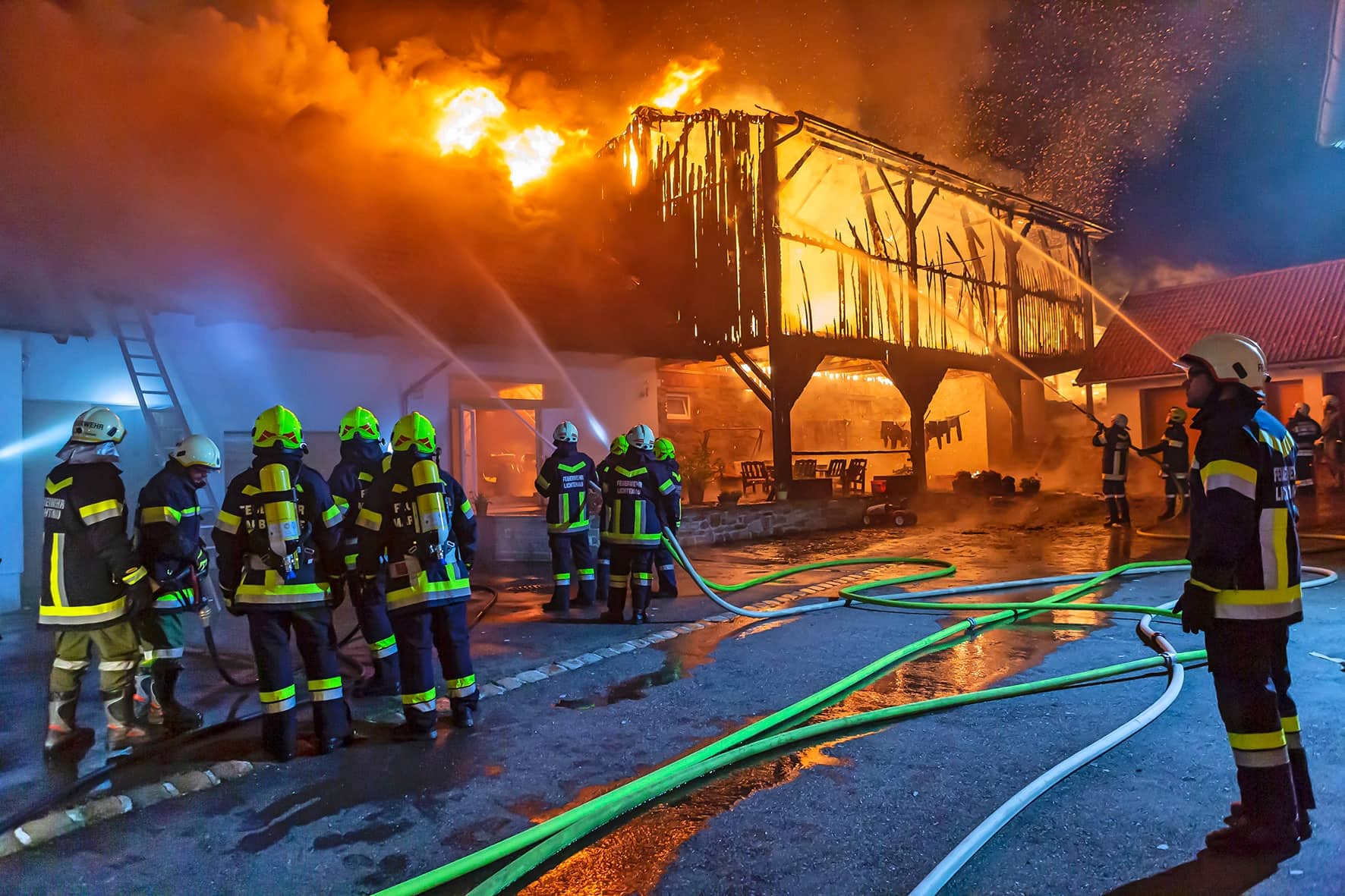 BFK Krems: Großbrand einer Halle in Niedergrünbach