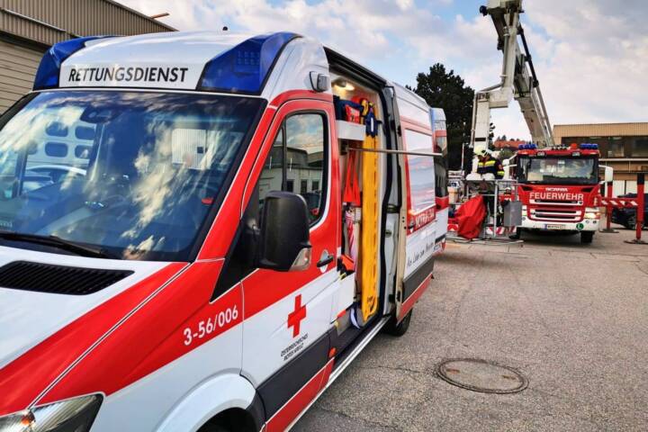 FF Klosterneuburg: Teleskopmastbühne zur Menschenrettung