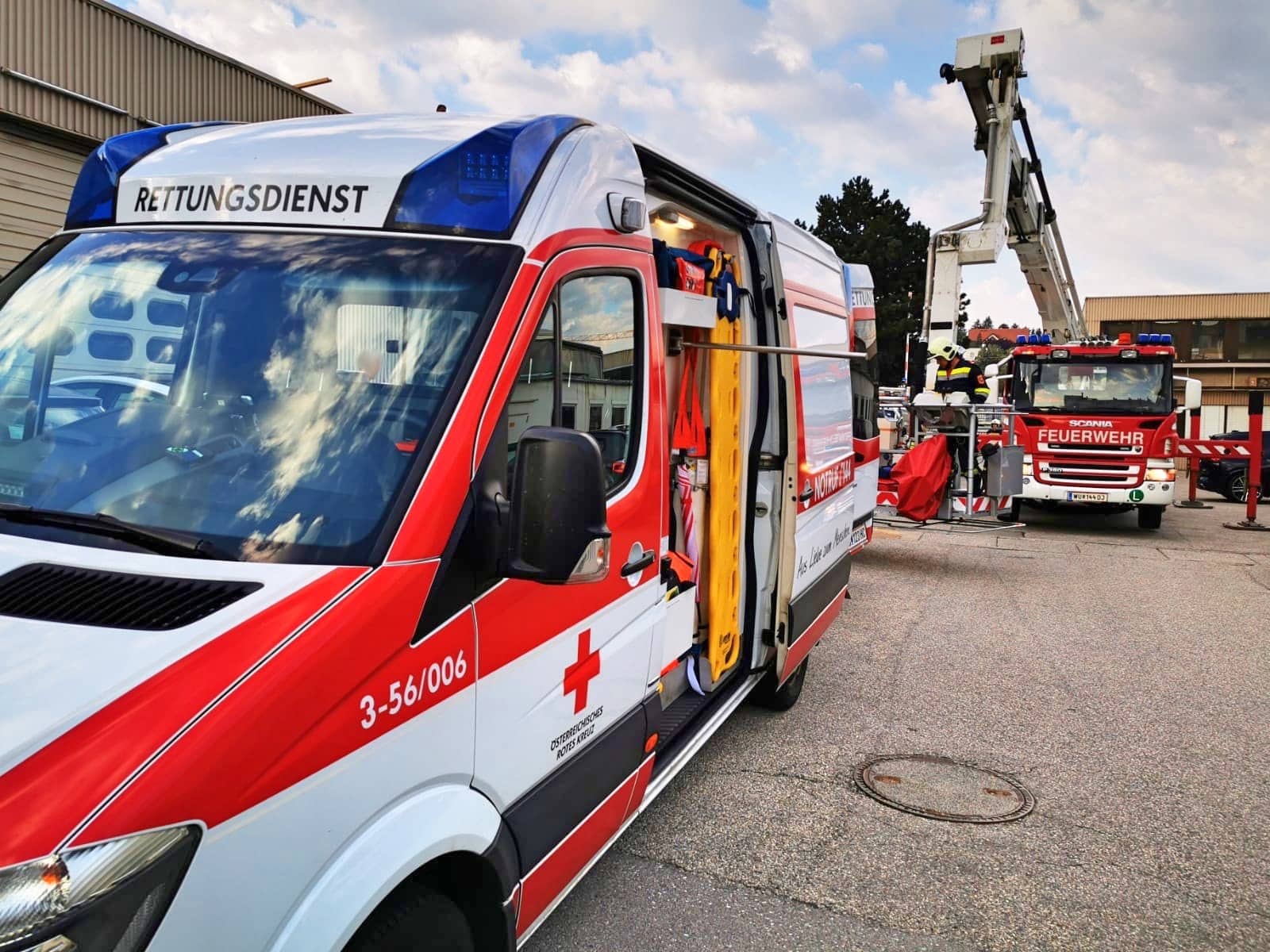 FF Klosterneuburg: Teleskopmastbühne zur Menschenrettung