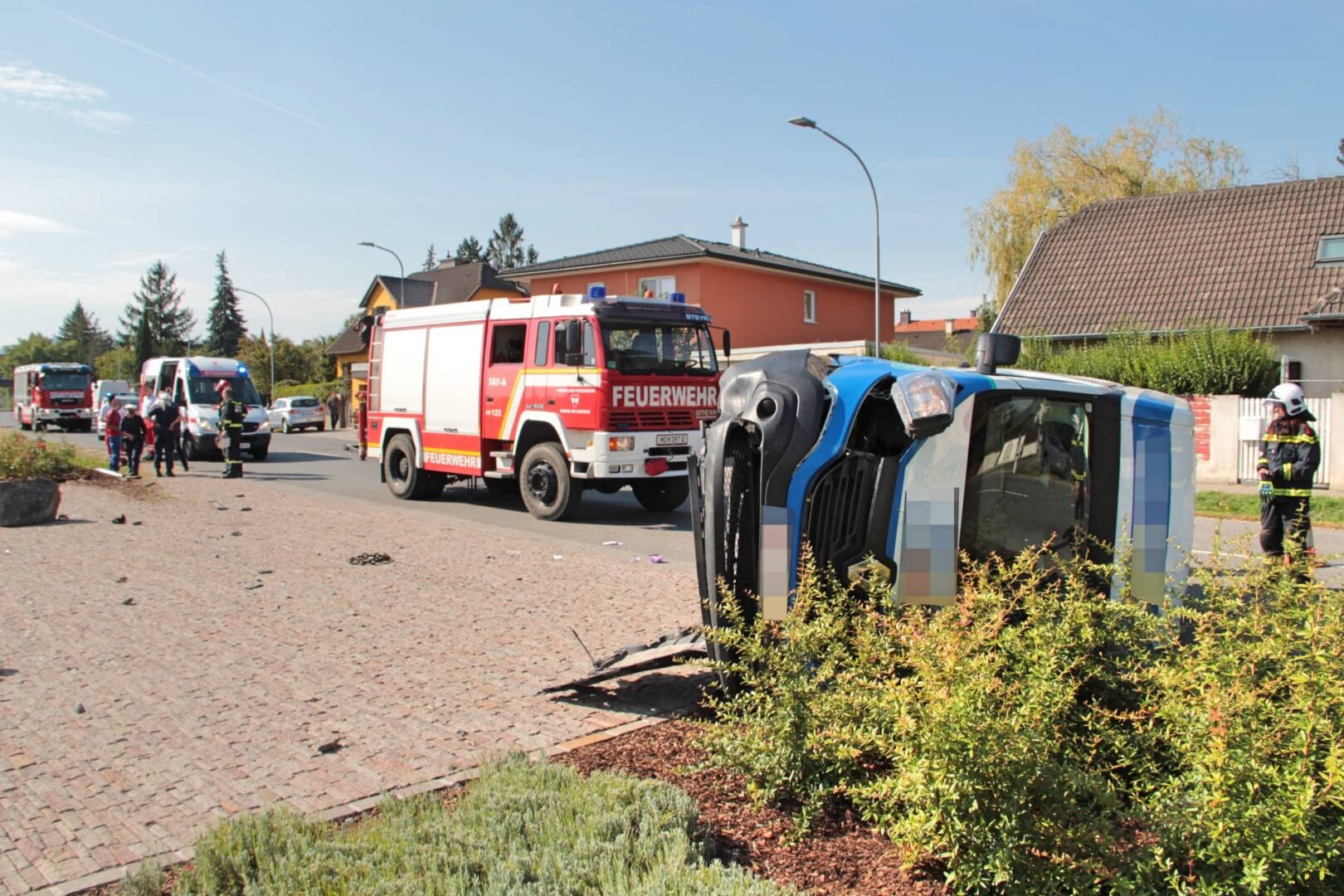 FF Brunn am Gebirge: Spektakulärer Unfall im Ortsgebiet