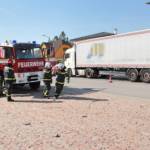 Spektakulärer Unfall im Ortsgebiet, Auto kam auf Seite zu liegen