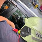 Kleinkind in Auto eingeschlossen