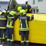 Bezirk Neunkirchen: Ersthelfer halfen Mann aus Fahrzeug