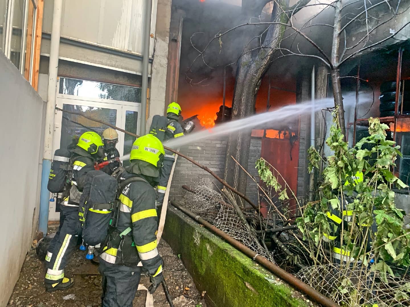 HFW Villach: Reifenlager in Innenstadt in Vollbrand