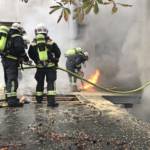 Umfangreiche Löscharbeiten und die Evakuierung eines Wohnhauses waren Folge eines Geschäftsbrandes in Wien - Ottakring