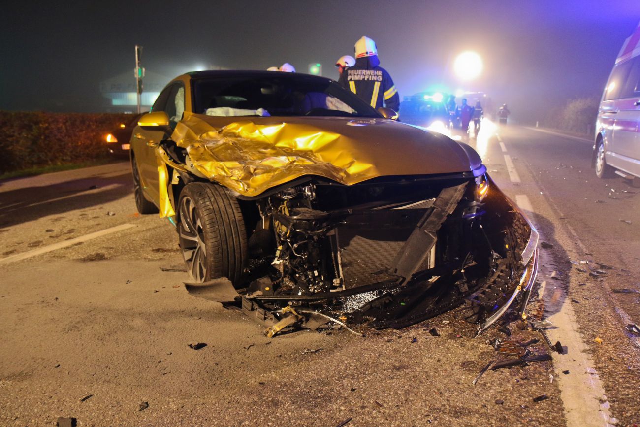 Verkehrsunfall auf nebelverhangener B137