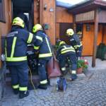 Bewusstlose Person bei Küchenbrand