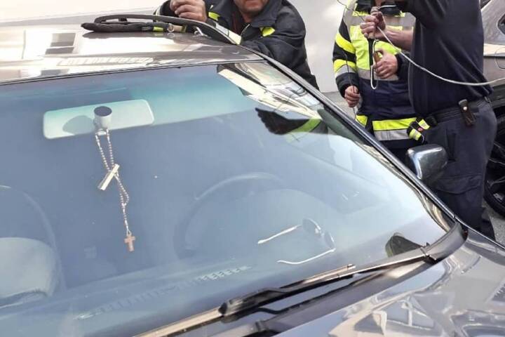 HFW Villach: Kleinkind aus Auto befreit