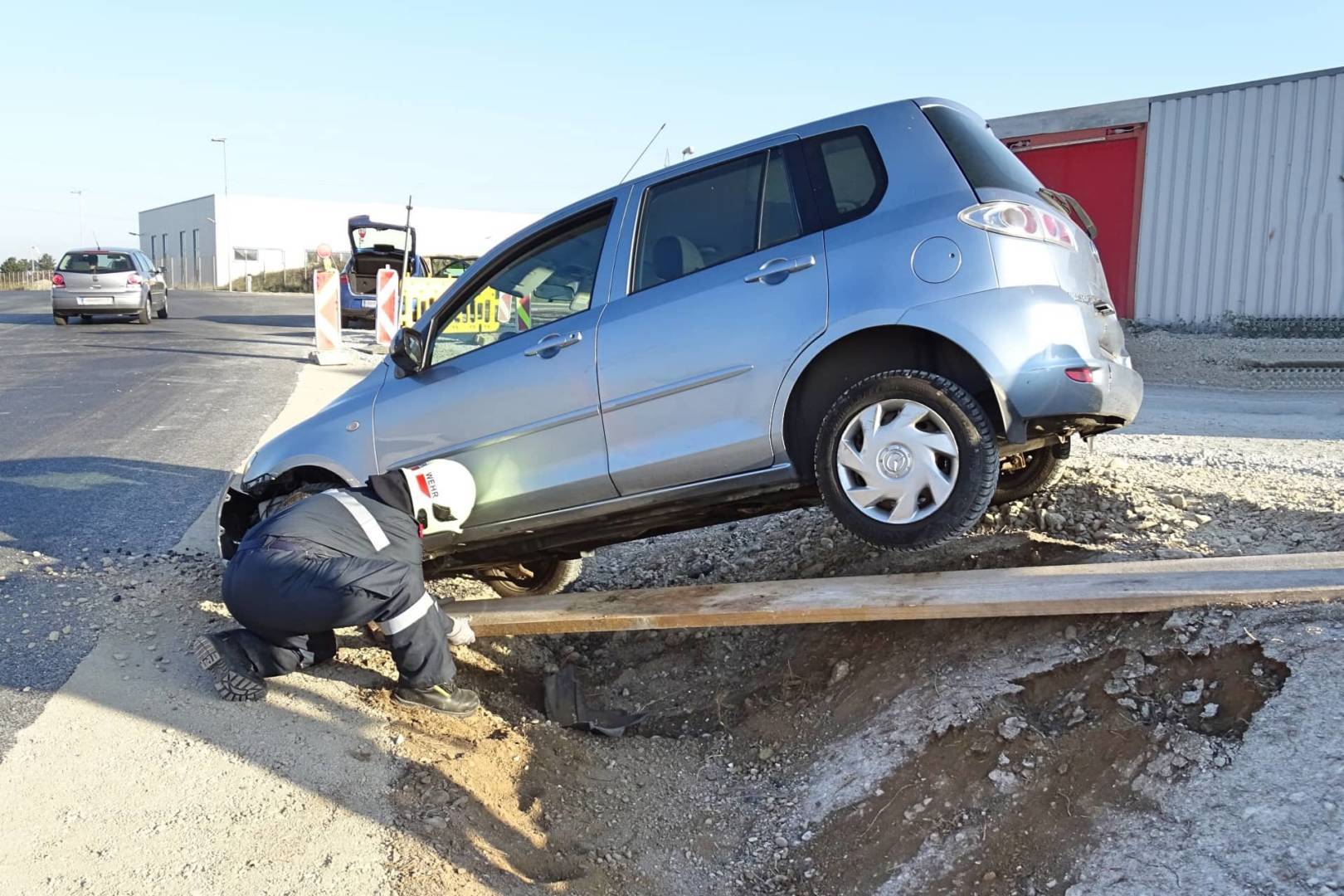 Bezirk Neunkirchen: PKW im Graben