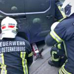 Verkehrsunfall mit eingeklemmter Person