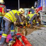 FF Krems: Menschenrettung nach Verkehrsunfall auf der S5