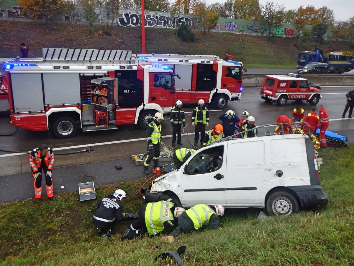 BF Wien: Verkehrsunfall auf der A23