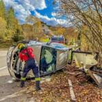 FF Hinterstoder: Fahrzeugseitenlage nach Verkehrsunfall