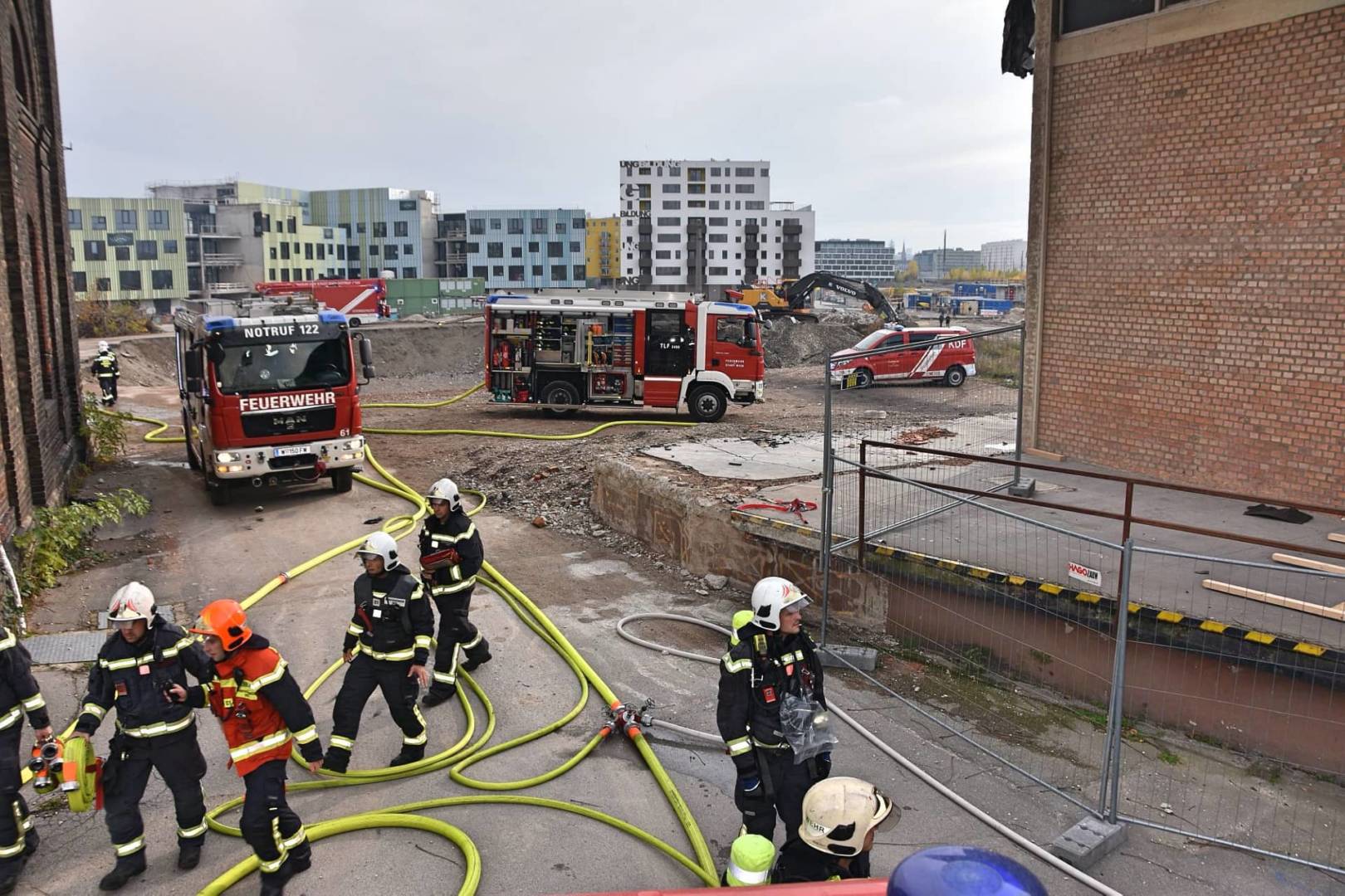 Brand in Nordbahnhalle: Großeinsatz für Berufsfeuerwehr Wien