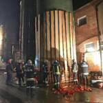 FF Weistrach: Polyestersilo gegen Umstürzen gesichert