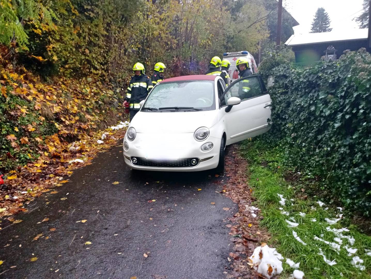 AFK Millstatt – Radenthein: Fahrzeuglenkerin mit Bein eingeklemmt